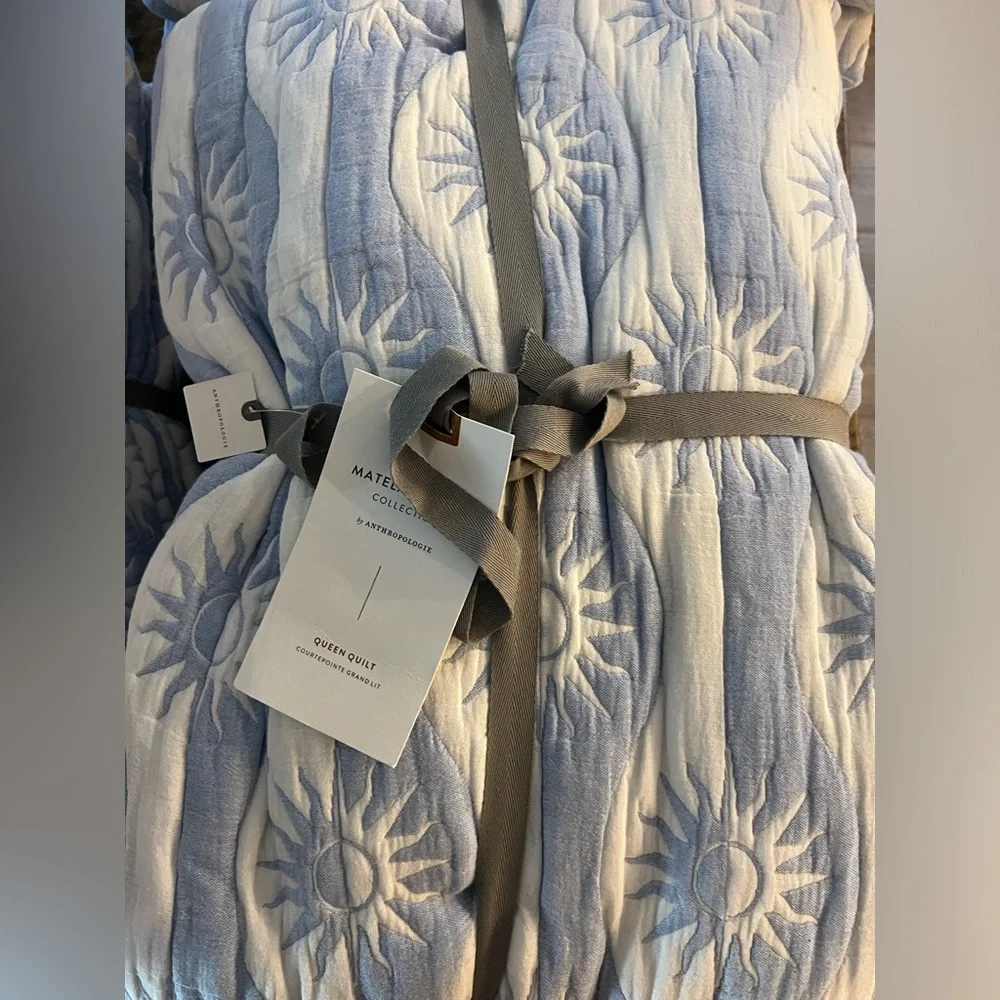 Anthropolgie Nelly Icon Matelassé Bedspread and shams king size